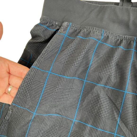 Lululemon T.H.E. Short Linerless Grey and Blue Plaid Size Large - Picture 7 of 9